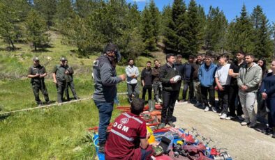 Demirci’de geleceğin ormancıları sahaya indi
