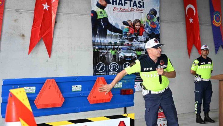Demirci’de traktör sürücülerine reflektör dağıtımı yapıldı
