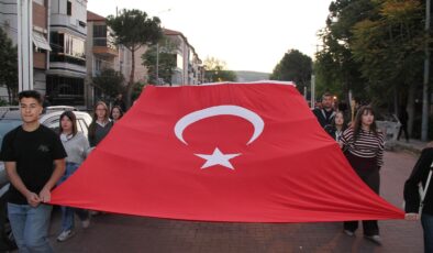 Kula’da 19 Mayıs coşkusu fener alayıyla taçlandı