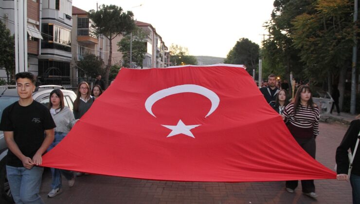 Kula’da 19 Mayıs coşkusu fener alayıyla taçlandı