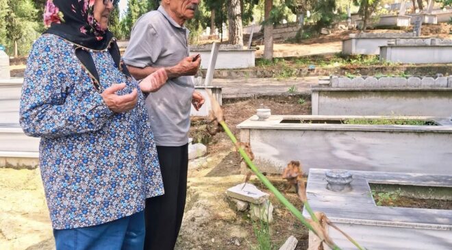 Mezarlıklarda duygu seli