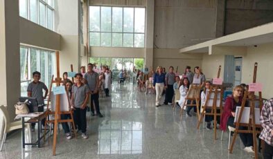 Öğrenciler öğretmen oldu, veliler yeniden sıralara döndü