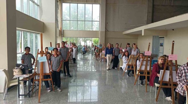 Öğrenciler öğretmen oldu, veliler yeniden sıralara döndü
