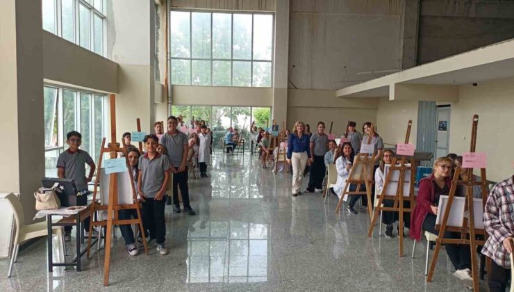 Öğrenciler öğretmen oldu, veliler yeniden sıralara döndü