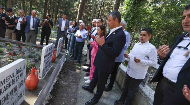 Özgür Özel Manisa’da şehitlik ve Ferdi Zeyrek’in mezarını ziyaret etti