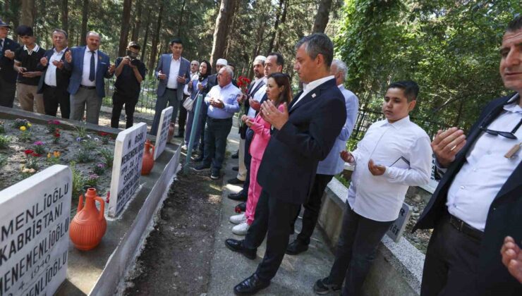 Özgür Özel Manisa’da şehitlik ve Ferdi Zeyrek’in mezarını ziyaret etti