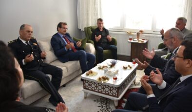 Salihli Kaymakamı Güldoğan’dan şehit ailesine bayram ziyareti