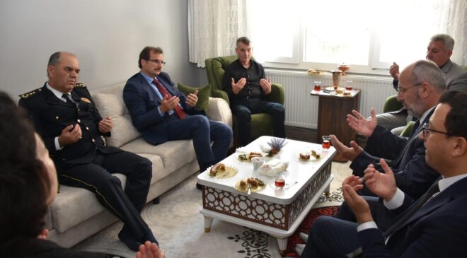 Salihli Kaymakamı Güldoğan’dan şehit ailesine bayram ziyareti