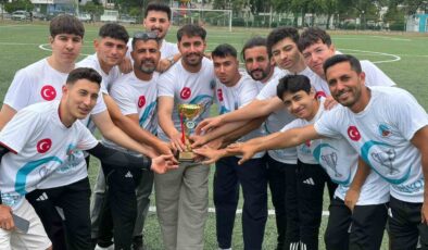 Salihli Ülküspor’da kupa coşkusu