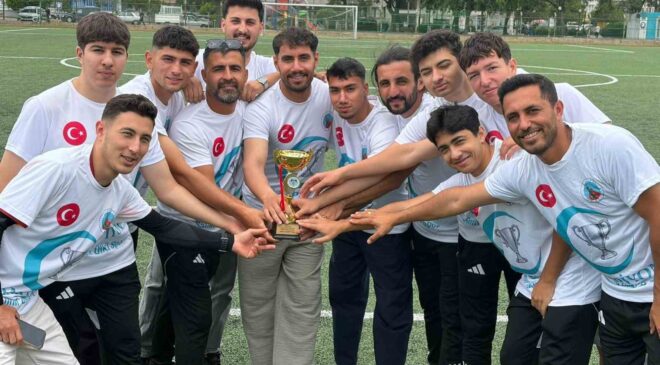 Salihli Ülküspor’da kupa coşkusu