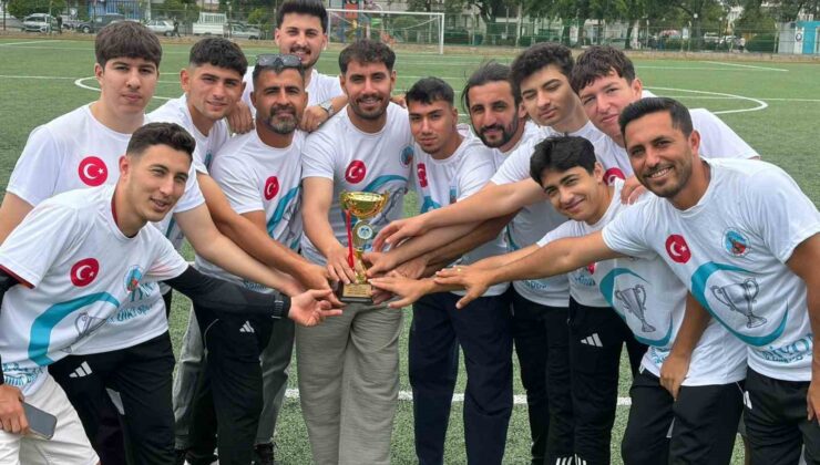 Salihli Ülküspor’da kupa coşkusu