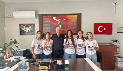 Salihli’nin yıldız güreşçileri Bolu’dan madalyalarla döndü