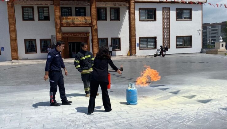 Yunusemre Belediyesi’nde gerçeğini aratmayan yangın tatbikatı