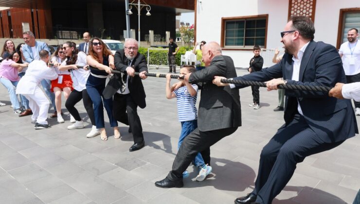 Yunusemre’de 19 Mayıs şöleni renkli görüntülere sahne oldu