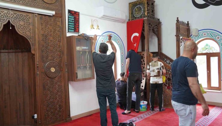 Yunusemre’de camiler bayram namazına hazırlanıyor