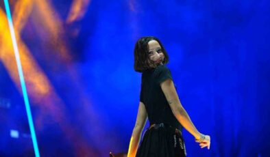 Zeynep Bastık’tan Manisa’da konser