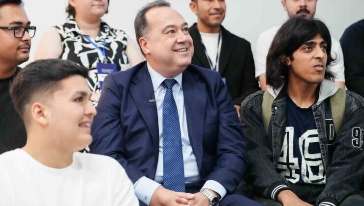 Akademi Manisa gençlerle buluştu