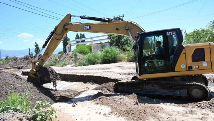 Alaşehir’de Zeytinçayı Deresi temizlendi, taşkın riskine önlem alındı