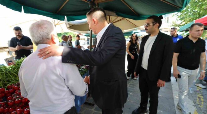 Başkan Şimşek, pazarcı esnafı ve vatandaşların sorunlarını dinledi