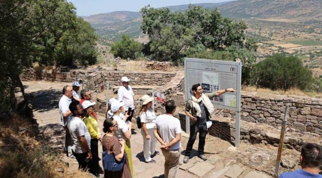 Komisyon üyeleri Yunusemre’nin tarih ve kültür rotasını keşfetti