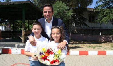 Kula’da 5 bin 557 öğrenci karne heyecanı yaşadı