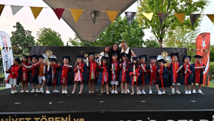 Manisa Büyükşehir’in minikleri yıl sonu gösterisinde alkış topladı