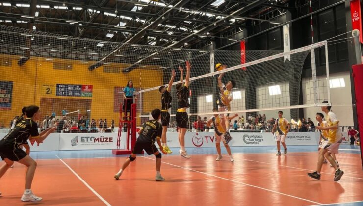 Manisa voleyboluna çifte şampiyona kontenjanı kazandırdılar
