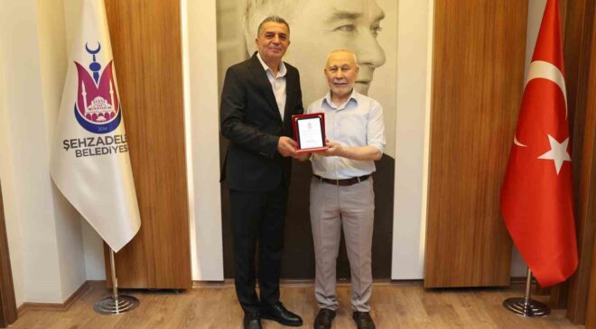 Manisa’da 41 bin nikaha imza attı, gözyaşlarıyla veda etti