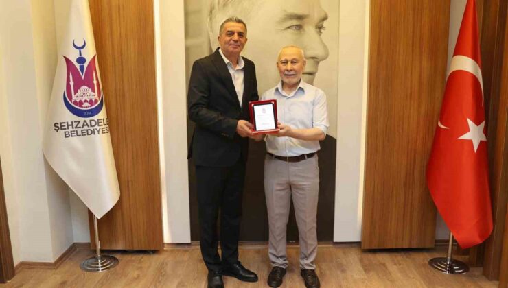 Manisa’da 41 bin nikaha imza attı, gözyaşlarıyla veda etti