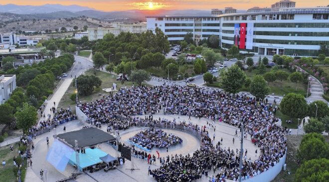 Manisa’da 961 genç mühendis geleceğe kep attı