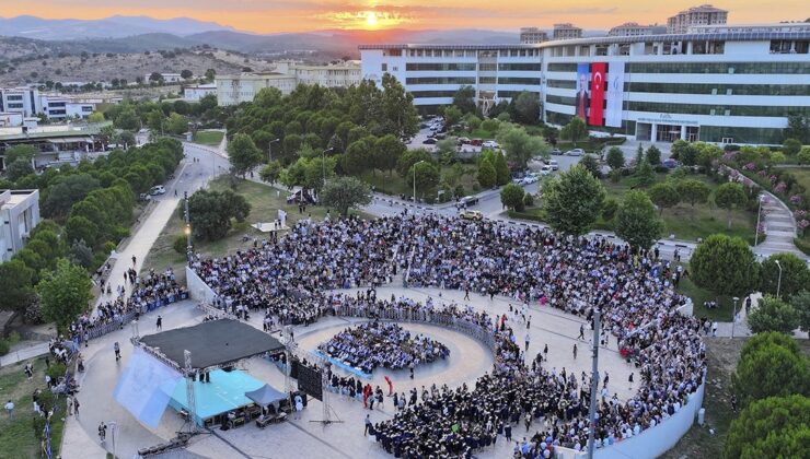 Manisa’da 961 genç mühendis geleceğe kep attı