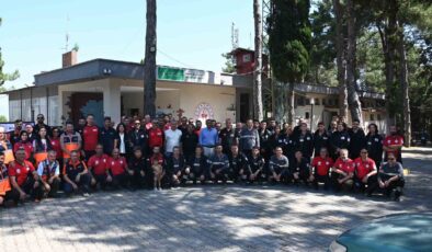Manisa’da afet kahramanlarına akreditasyon arması takıldı