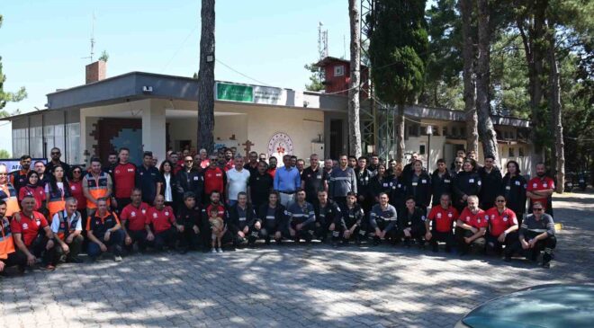 Manisa’da afet kahramanlarına akreditasyon arması takıldı