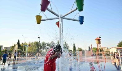 Manisa’da çocuklara serinleten karne hediyesi