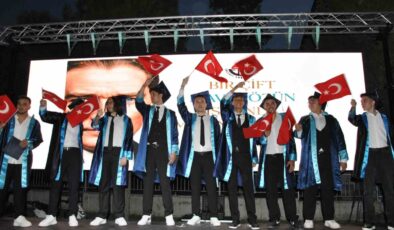 Salihli Anadolu Lisesi’nde mezuniyet coşkusu