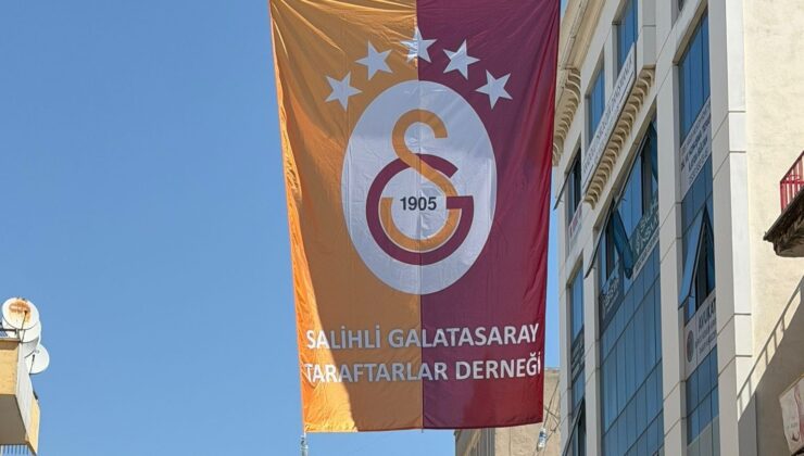 Salihli’de caddelere şampiyon Galatasaray bayrakları asıldı