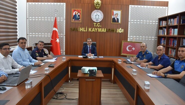 Salihli’de metruk binalara geçit yok