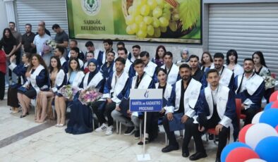 Sarıgöl MYO’da mezuniyet sevinci