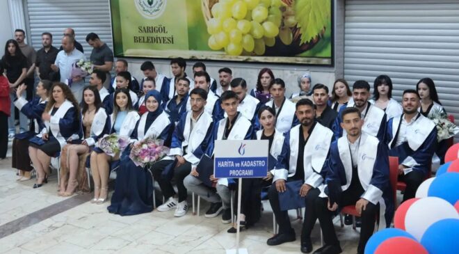 Sarıgöl MYO’da mezuniyet sevinci