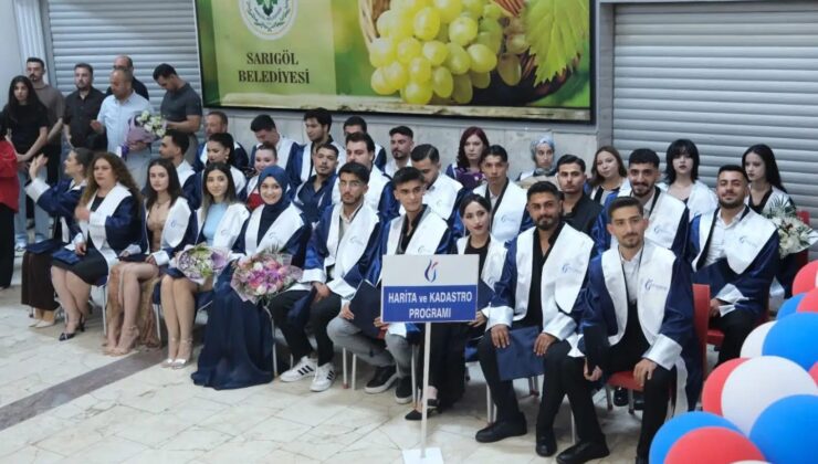 Sarıgöl MYO’da mezuniyet sevinci
