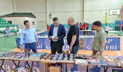 Sarıgöl’de binlerce kitap öğrencilerle buluştu