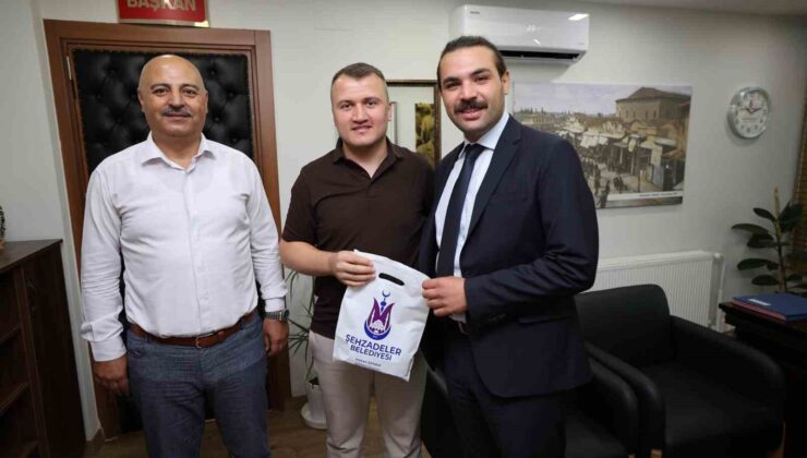 Şehzadeler Belediyesi’nden personele Babalar Günü jesti