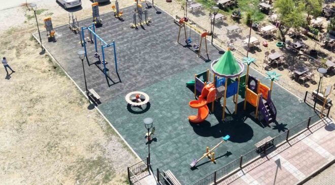 Şehzadeler’in parklarında yenileme çalışmaları devam ediyor