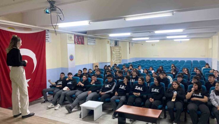 Selendi’de liseliler yapay zeka ile geleceğe hazırlandı