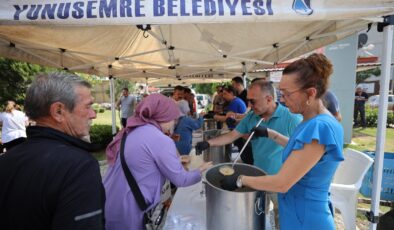 Yunusemre’de aşure bereketi mahalle mahalle yayılıyor