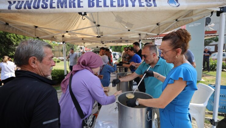 Yunusemre’de aşure bereketi mahalle mahalle yayılıyor