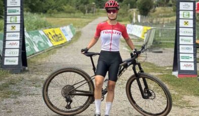 Akhisarlı bisikletçi, Dağ Bisikleti Milli Takımı’nın tek kadın sporcusu oldu