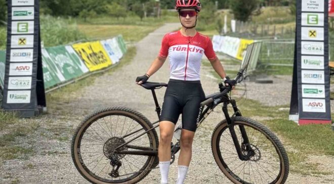 Akhisarlı bisikletçi, Dağ Bisikleti Milli Takımı’nın tek kadın sporcusu oldu
