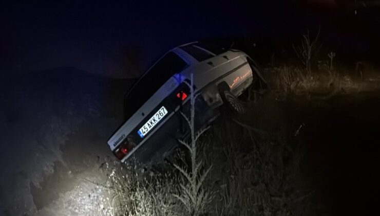 Kontrolden çıkan otomobil araziye savruldu