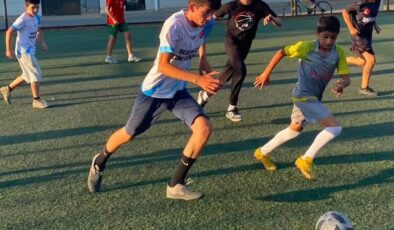 Kur’an kursu öğrencileri futbolla kardeşlik bağlarını güçlendiriyor